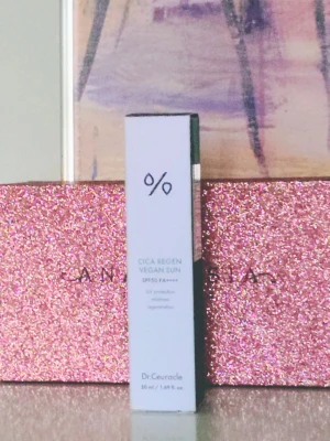 Ny Dr Ceuracle Cica Regen Vegan Sun SPF50 - Ny i förpackning Cica Regen Vegan Sun SPF50 PA++++ från Dr. Ceuracle är en vegansk solkräm som skyddar mot UV-strålar och hjälper till med hudens återhämtning. Fullsize 🌸se gärna mina andra försäljningar också 