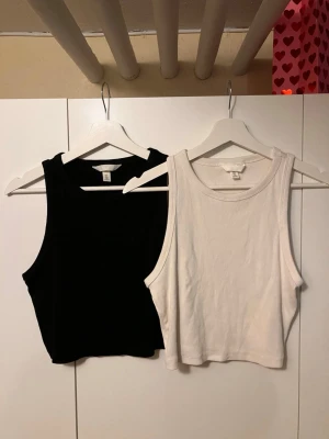 Toppar  - Två stycken toppar från H&M. 