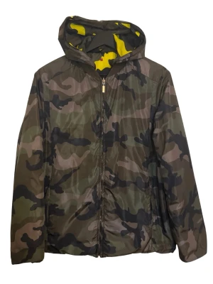 Valentino Reversible Windbreaker - Skriv för fler bilder  Färg - Mörkgrön/gul  Märke - Valentino  Storlek - 48/ S/M  Skick- Väldigt bra skick