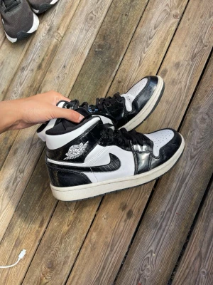 Nike jordan - Används inte längre och lite för små, tvättar innan de skickas💫