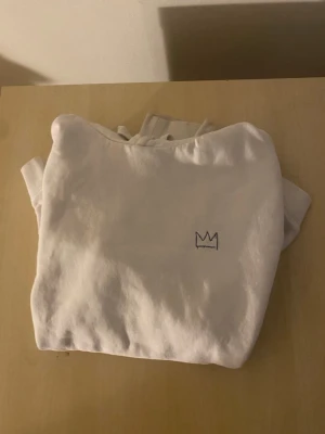 Hov1 merch  - Hov1 merch ifrån deras tour 2019. Säljer pågrund av att den inte kommer till användning. Storlek M, men skulle säga att det passar S 