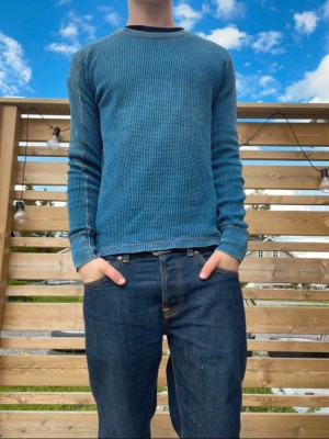 Blå långärmad tröja Polo Ralph Lauren - Säljer denna blåa Ralph Lauren tröjan. Modellen är 175 väger 65kg och har storlek S  Skriv vid frågor