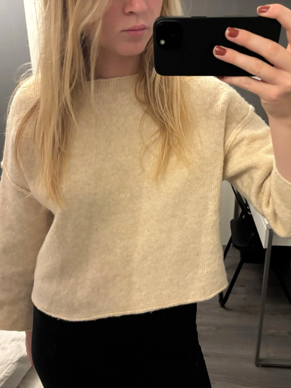 Beige croppad stickad tröja