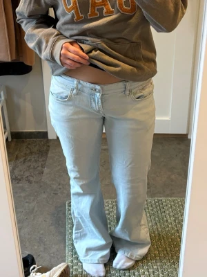 LTB jeans - Säljer mina LTB jeans då dem är för stora. De är storlek W28 L30 men skulle säga att dem är W28-29❤️ dem har slitage längst ner och lite på vissa hällor! 