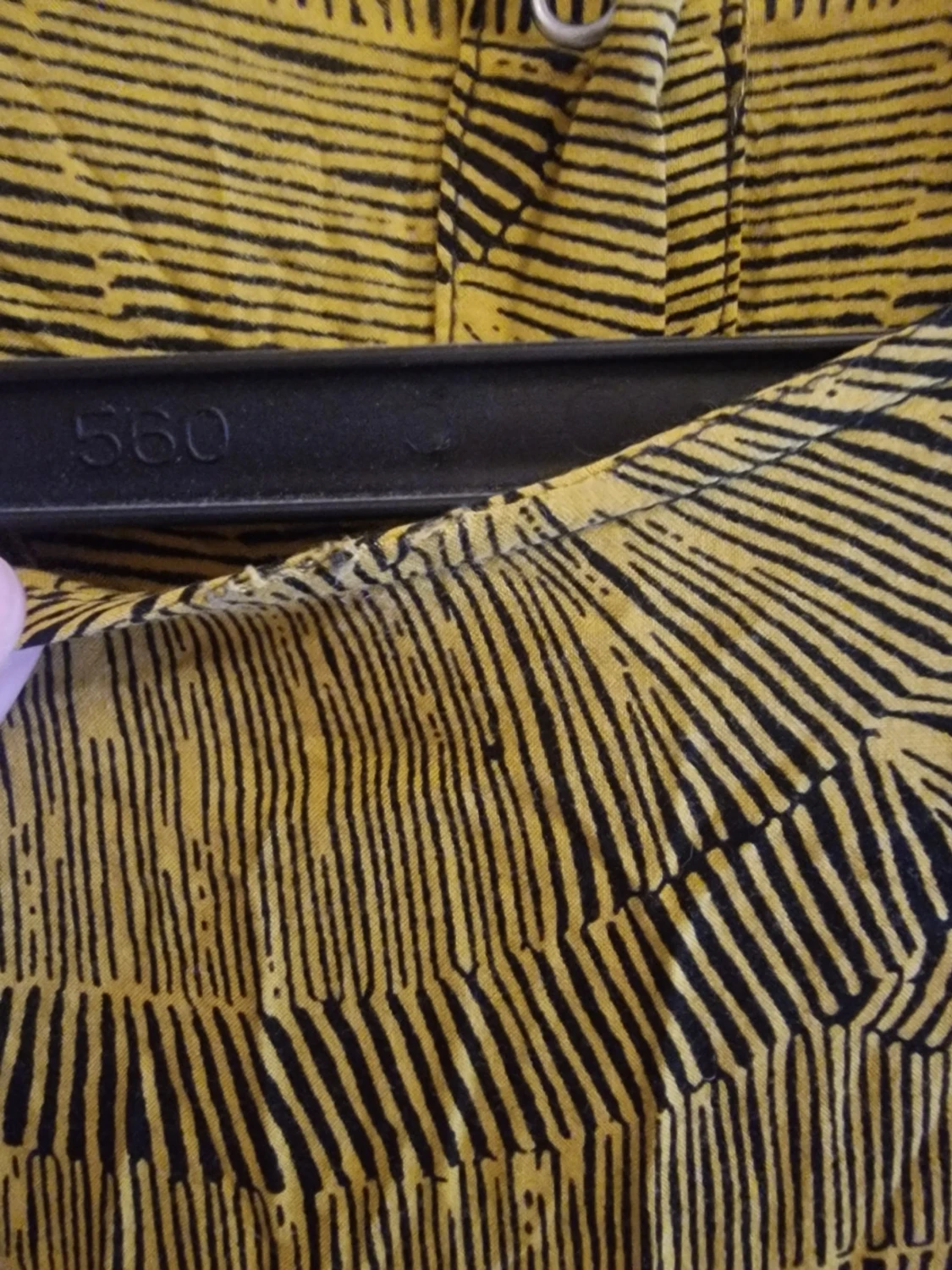 Mönstrad gul och svart blus från Monki - 3