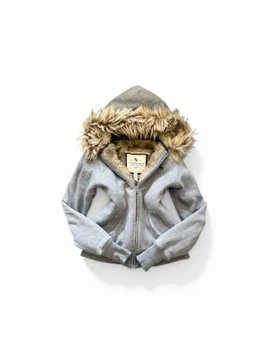 Rare Abercrombie & Fitch Fur Hoodie - Vacker vintage unik och rare fur hoodie från abercrombie & fitch. Mycket mindre i storleken och passar som dam Xs-S.