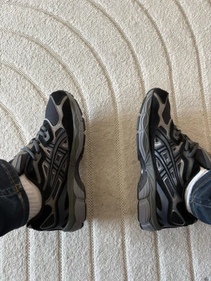 Svart/grå asics - Helt nya asics med tag och box som följer med! Fräscha och passar perfekt till nu på sommaren.