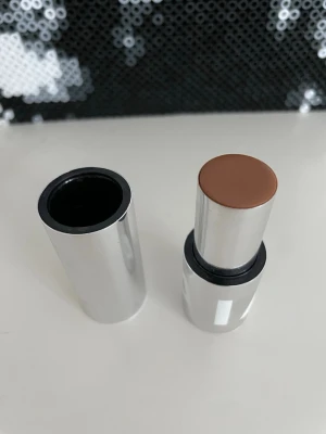Caia Cosmetics BB-Stick 50W - BB-Stick  i nyansen 50W från Caia. Använd kanske en gång med en borste.