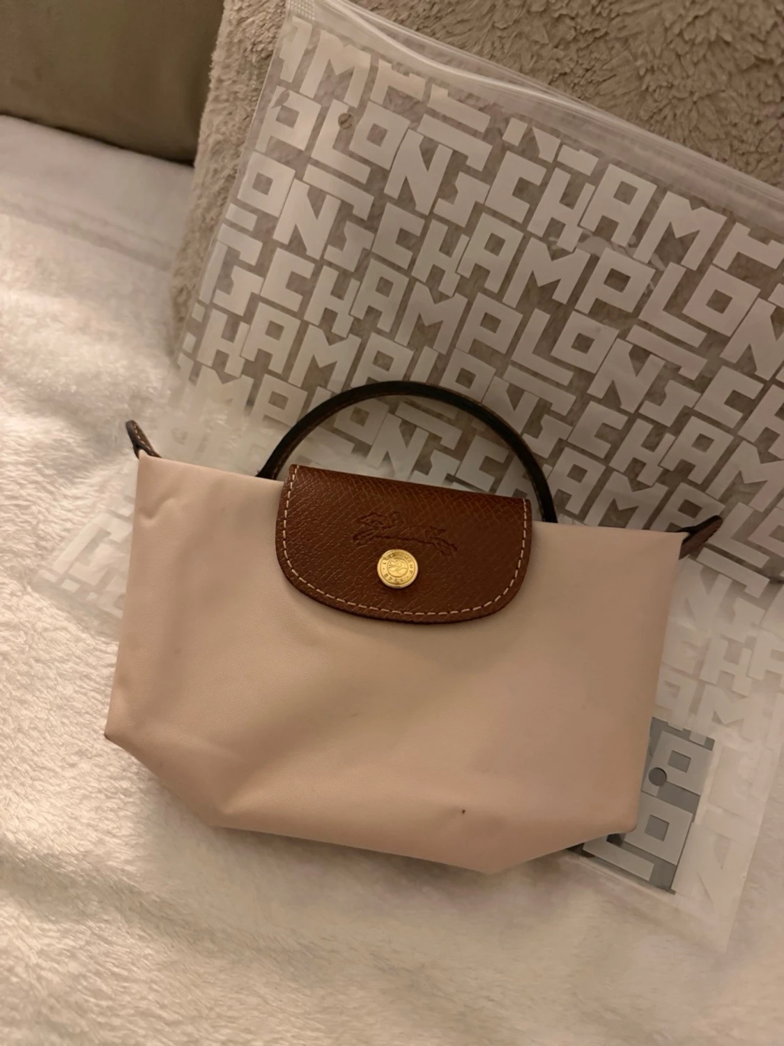 Beige Longchamp handväska med läderdetaljer