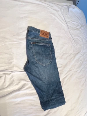 Lee jeans  - Säljer ett par tvärr snygga lee jeans i modellen Luke i storlek w29/L30