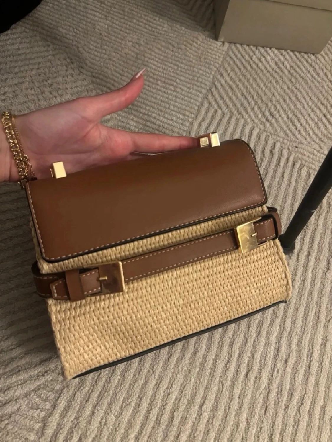 Slutsåld H&M - Brun och beige handväska i läder och strå - 1