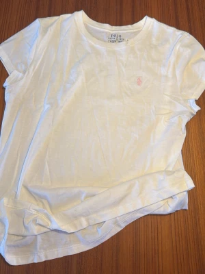ralph lauren t-shirt vit och rosa  - knappt använd! 