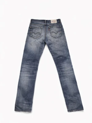 Archive vintage Levis jeans 511 - Tja jag säljer dessa feta Levis jeansen i modell 511 som ej säljs längre. De har en perfekt passform och passar till mycket! Pris är diskuterbart.