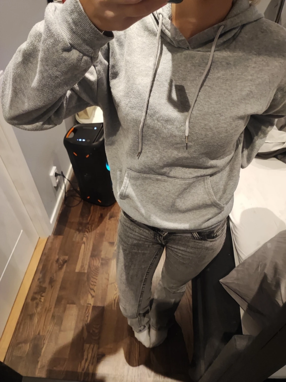 Grå basic hoodie med magficka - 1
