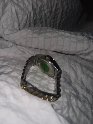 Guld silver klocka - Kom med bud snab afär pris kan diskuteras!