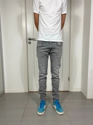 Replay Anbass Jeans  - Säljer nu dessa Replay Anbass Jeans, W32 o L32, skriv för fler bilder/frågor🙌🏼