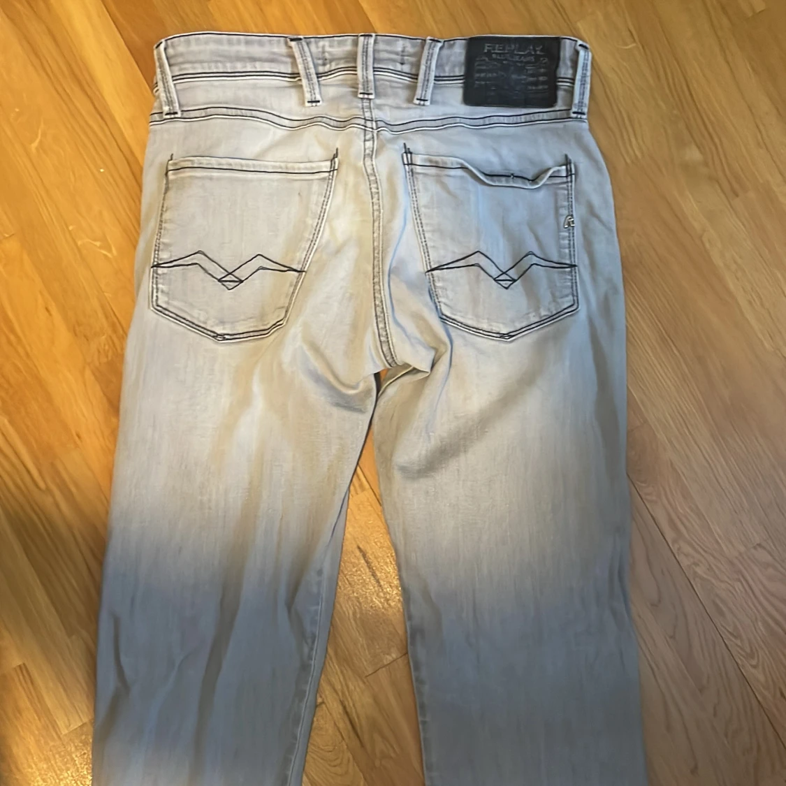 Ljusgrå jeans från Replay - 2
