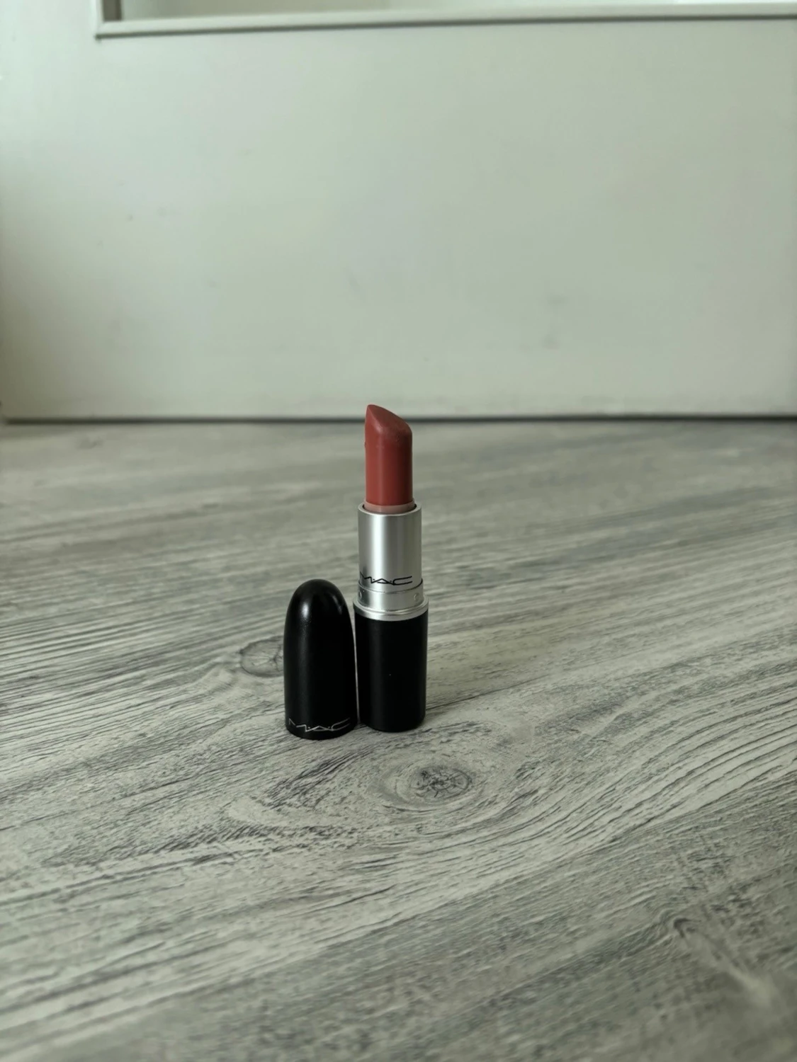 MAC läppstift i varm nude - 1