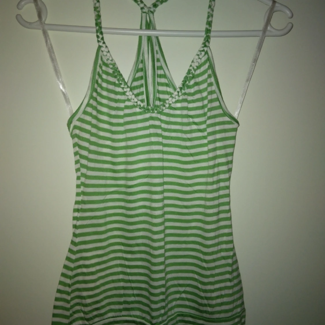 Randigt grön / vit linne / topp. Strlk: XS. Viskos. Helt NY & OANVÄND. - 1