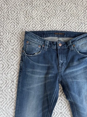 Nudie jeans - Nudie jeans - Modell: Skinny lin - Storlek: W30/L32(sitter som W27/L32) - skick: 9/10 - Nypris runt 2000kr
