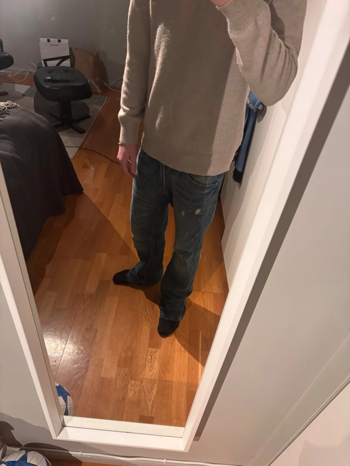 Blå slitna jeans med relaxed fit