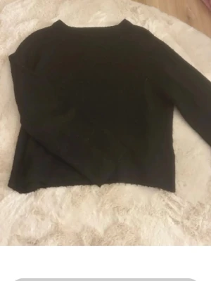 Svart stickad tröja  - Från lager 157 i storlek xs