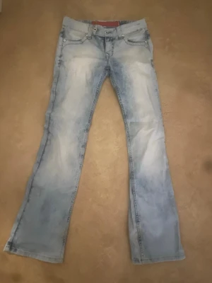 Bootcut lowwaist jeans - Ljusblå Lågmidjade Bootcut jeans