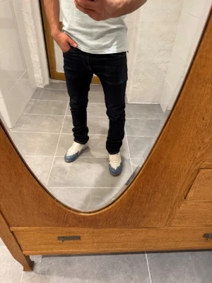 Nudie jeans  - Ett par snygga byxor från nudie i storlek W29 L32 i modellen trub tom