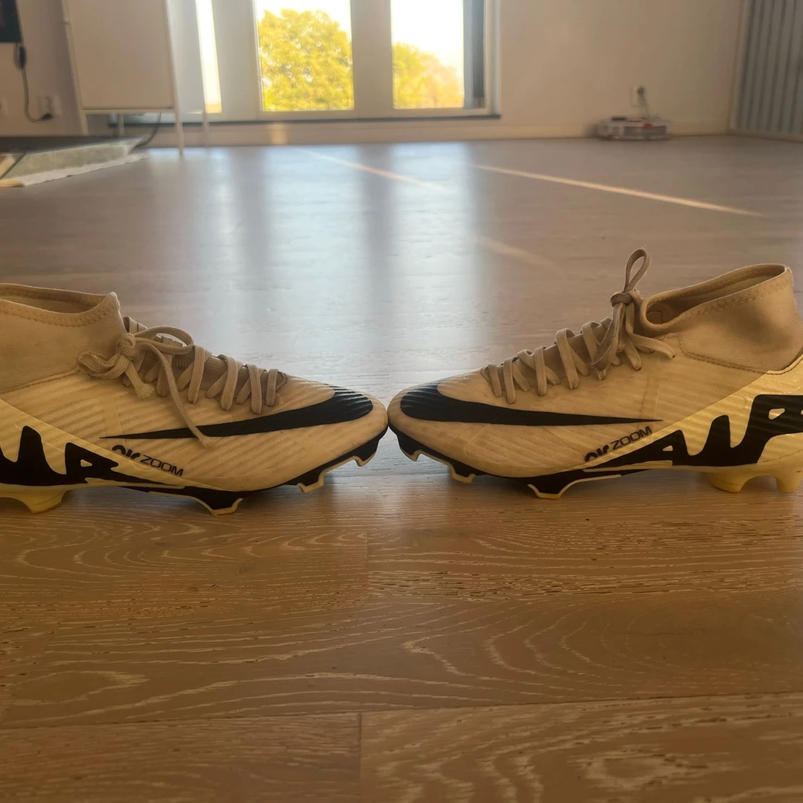 Beige Nike mercurial fotbollsskor - 90