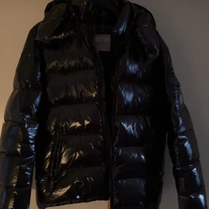 Moncler maya (bara byten) - Moncler maya, relativt ny inga defekter. Hör av dig om du är intresserad.