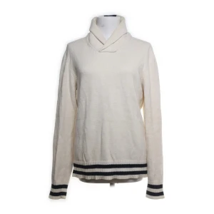 Trendig cardigan liknande kofta‼️ - Säljer en stilren vit stickad tröja med långa ärmar och randiga detaljer i blått vid ärmslut och nederkant. Tröjan är unik men också just det som trendar just nu! Priset kan diskuteras vid snabb affär!