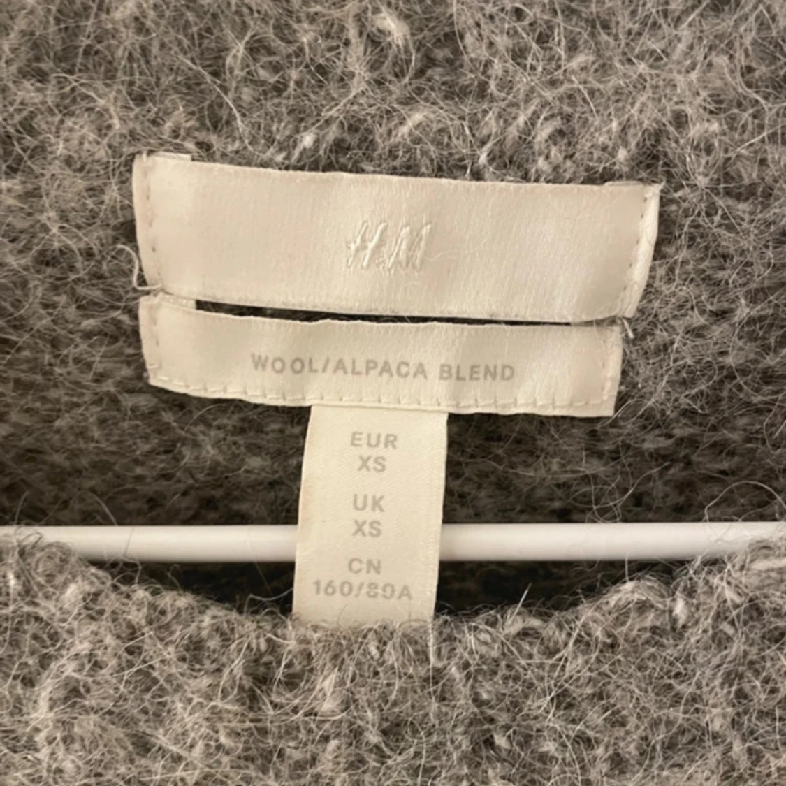 Grå stickad tröja - 93