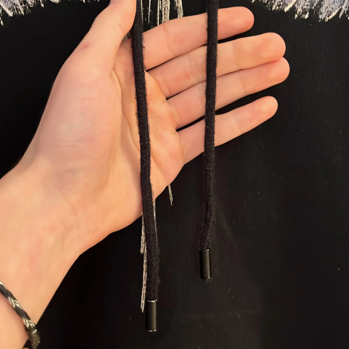 Svart hoodie med vingmönster från Marcelo Burlon - 91