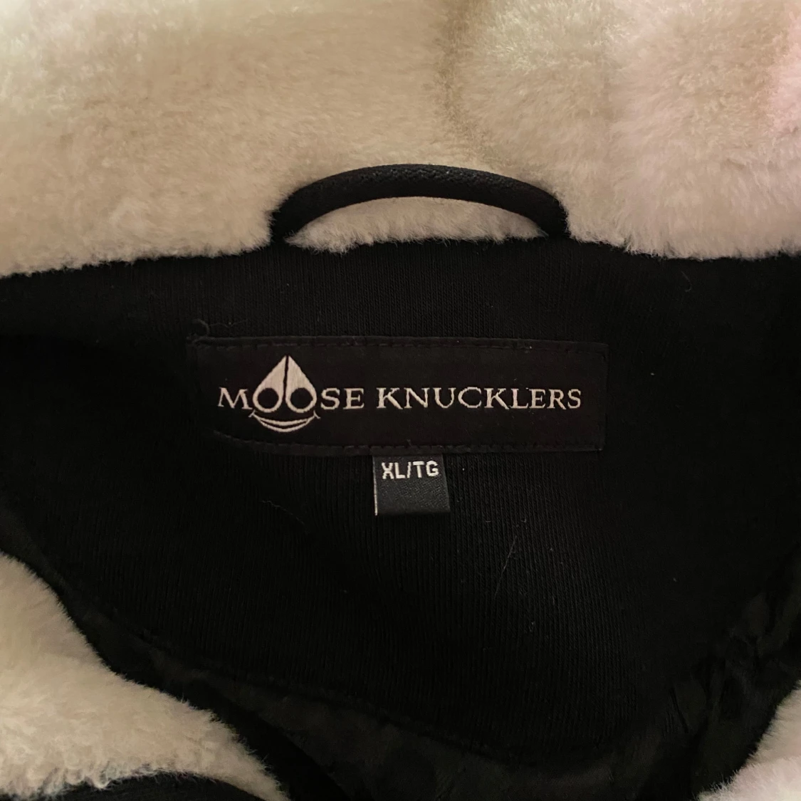 Svart hoodie från Moose Knuckles - 91