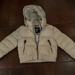 Superdry jacka  - Bra skick Vaderad täckjacka med avtagbar luva