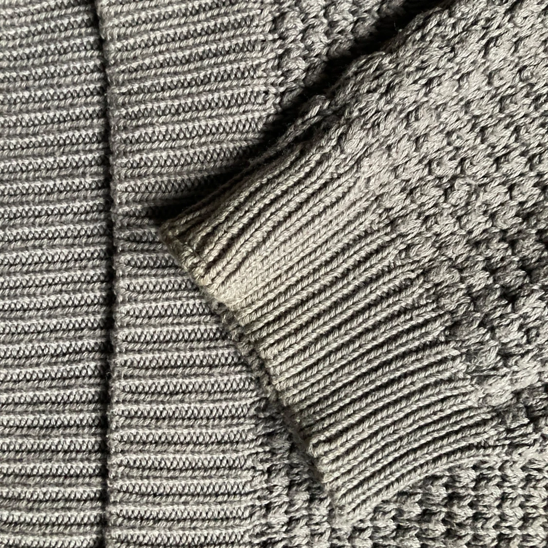 Grå stickad tröja från KappAhl - 91