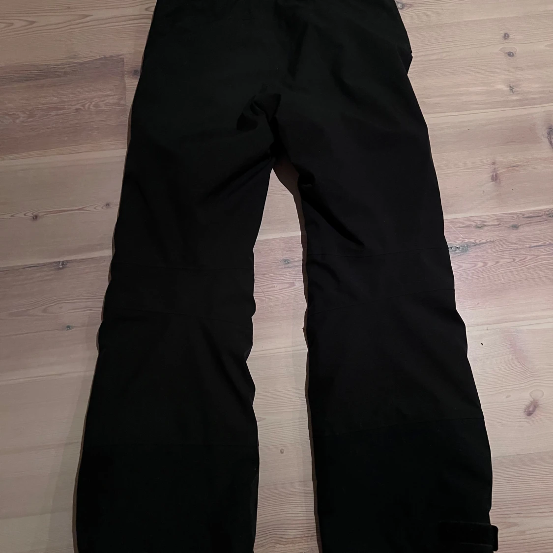 Svarta täckbyxor från Didriksons - 90