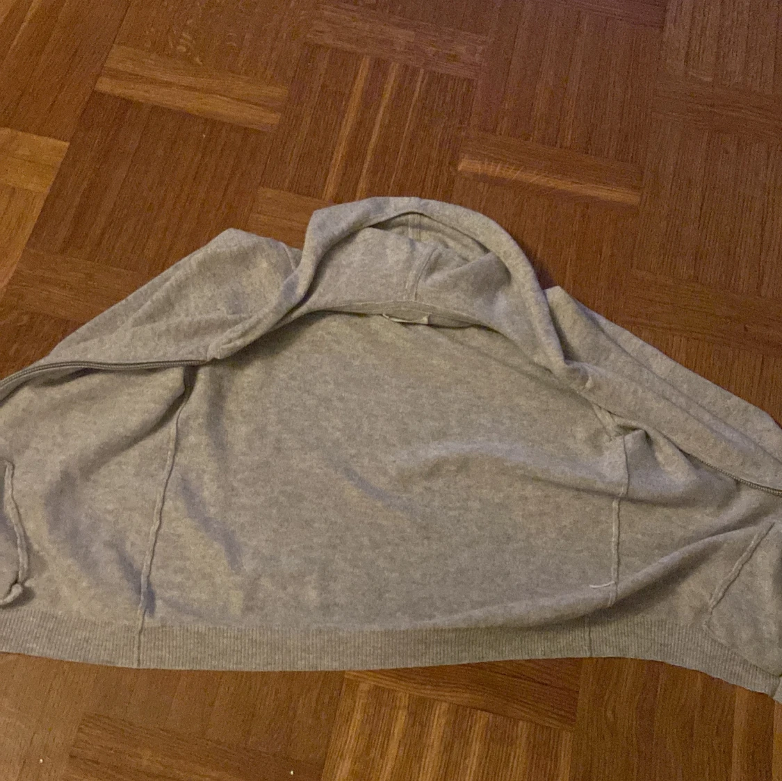 Grå hoodie från Soft Goat - 91