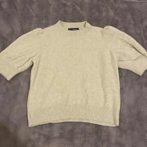 Grön tröja  - Jätteskön tröja från vero moda, använd några fåtal gånger!