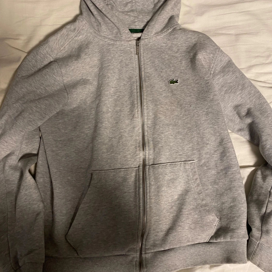 Grå hoodie från Lacoste - 90