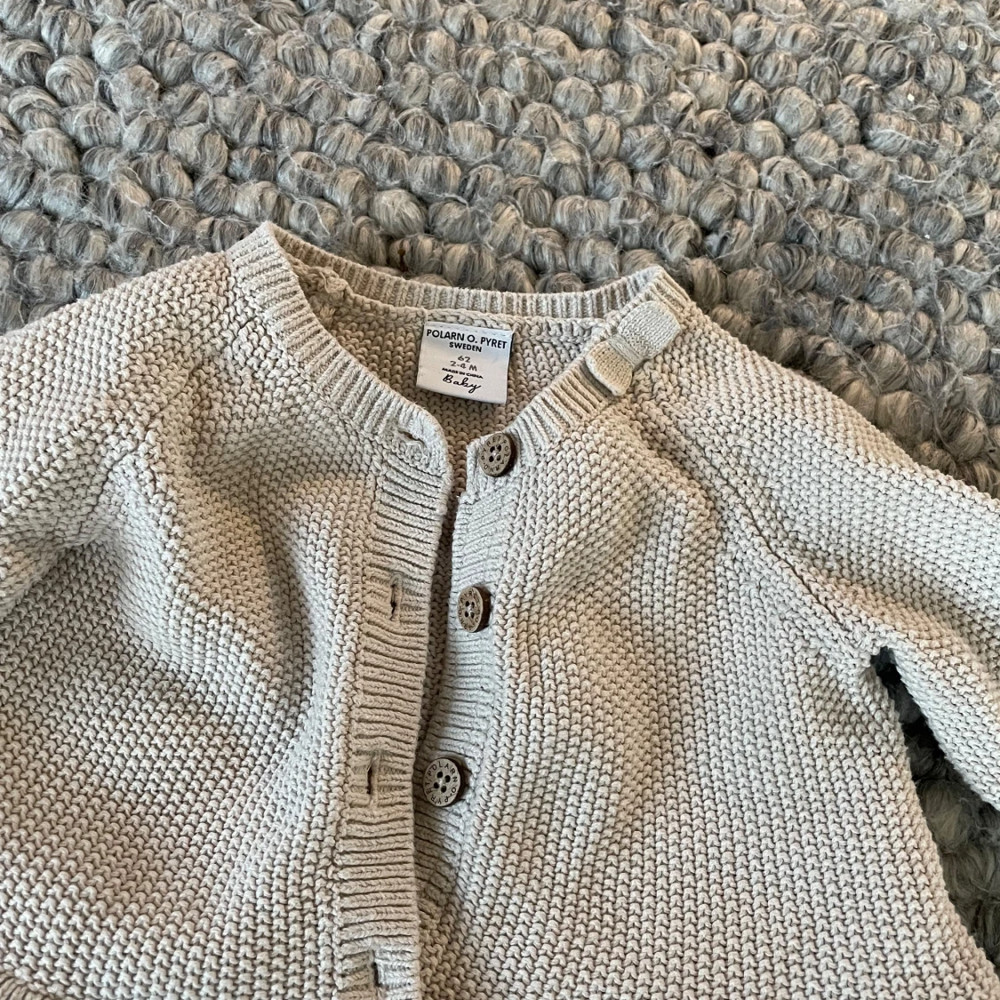 Beige stickad kofta från Polarn O. Pyret - 90