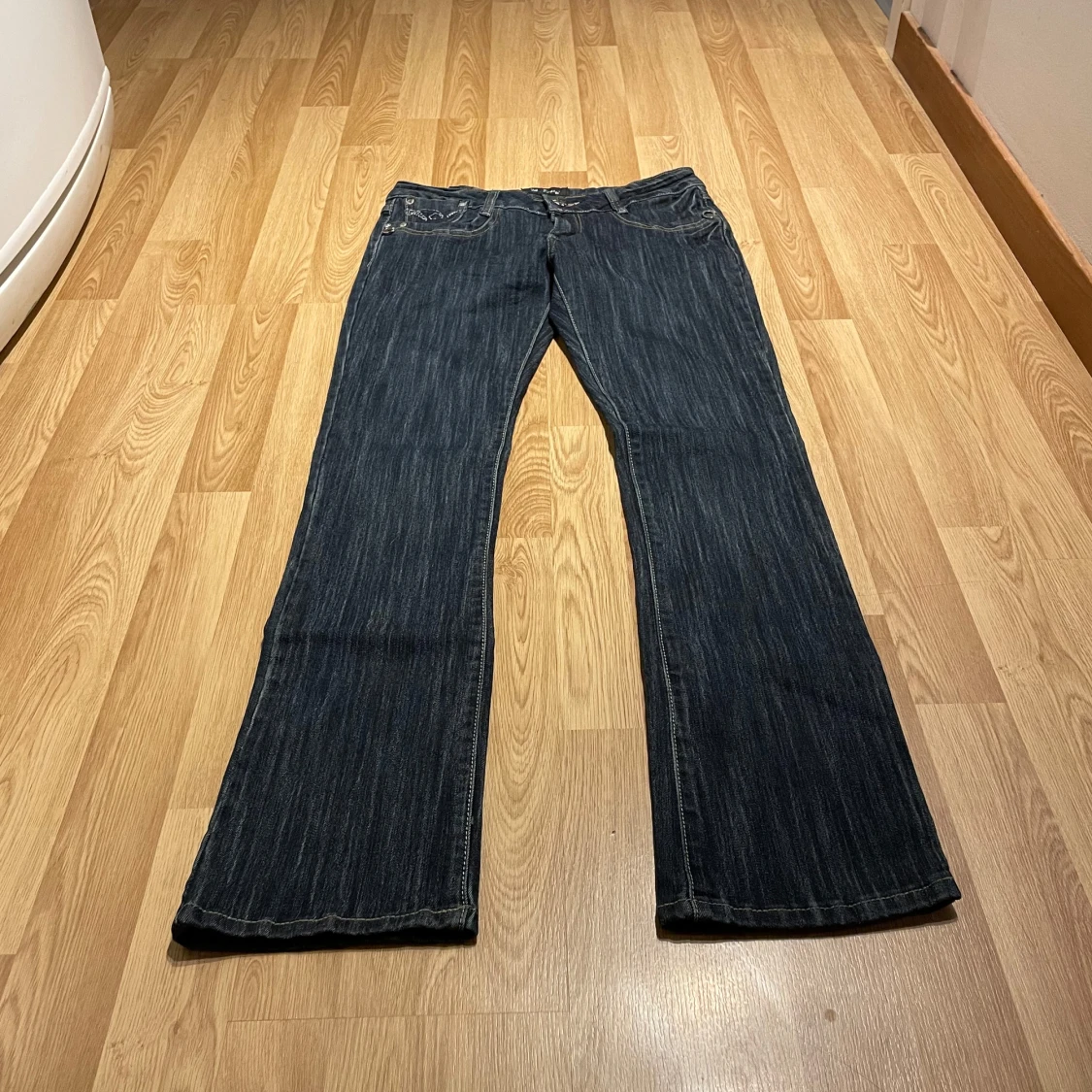 Lågmidjade jeans med specialfickor