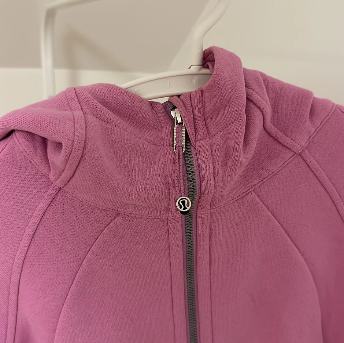 Rosa hoodie från Lululemon - 1