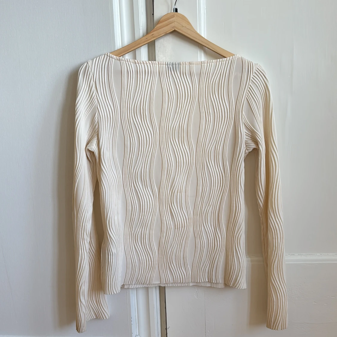 Beige långärmad topp från Gina Tricot - 1