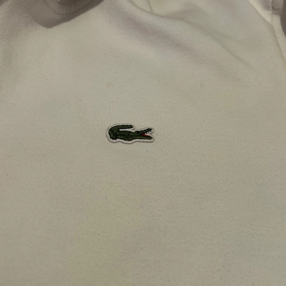 Vit huvtröja från Lacoste - 1
