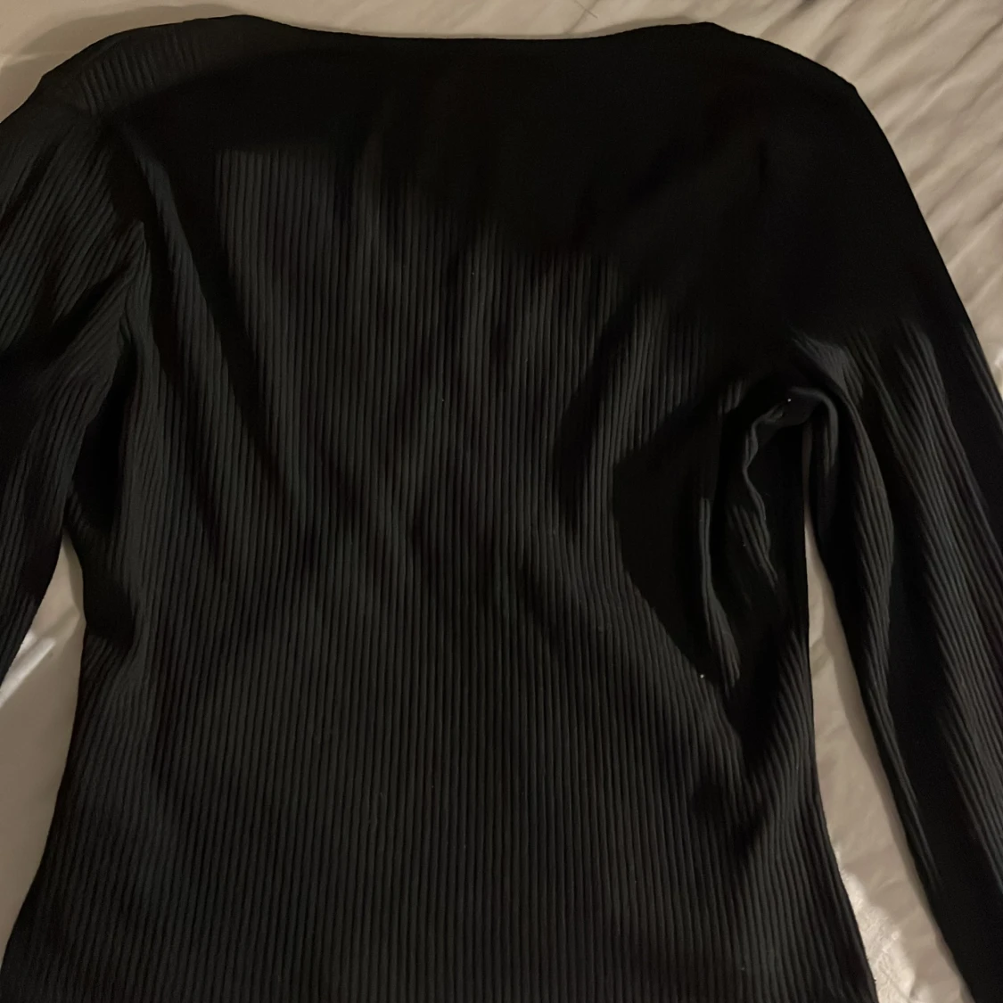 Svart ribbad topp  - 1