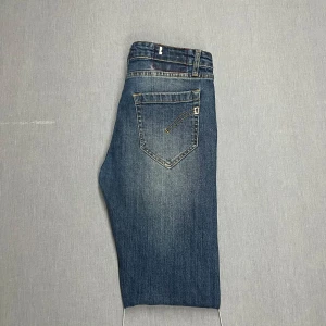 Dondup Jeans - Vintage Dondup jeans, storlek w33-34. Riktigt fet wash som passar till allt. Riktigt bra skick 8-9/10. Passformen är slim. Skriv för fler bilder eller vid funderingar 😁🙌