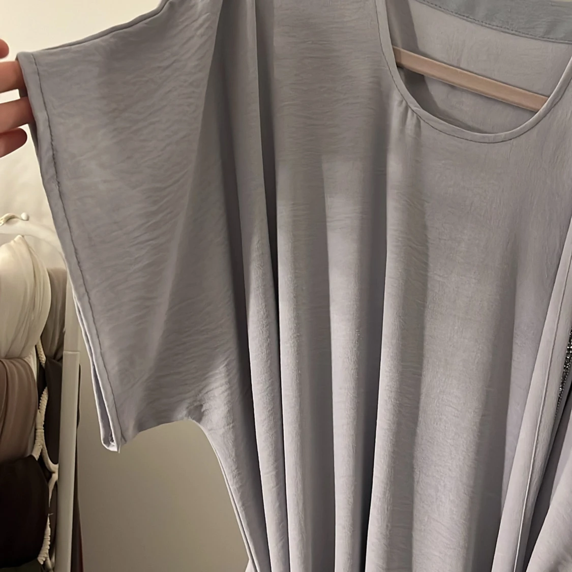 Abaya  med glittriga detaljer - 3