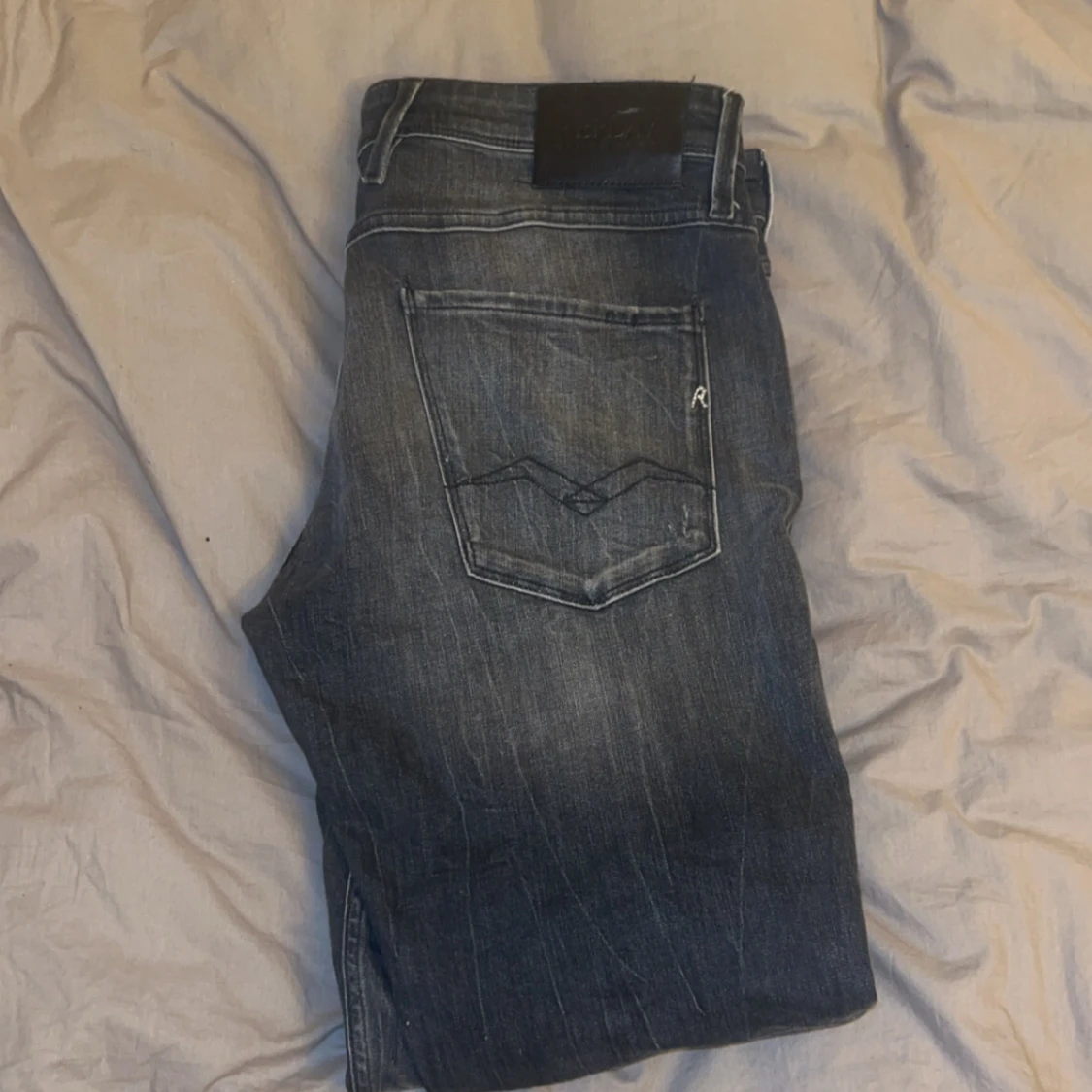 Grå jeans med slitningar från Replay - 3