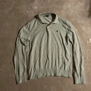 Långärmad pikétröja från Morris - Säljer en långärmad Morris piké, storleken är Medium och skicket är väldigt bra. Kontakta mig vid frågor